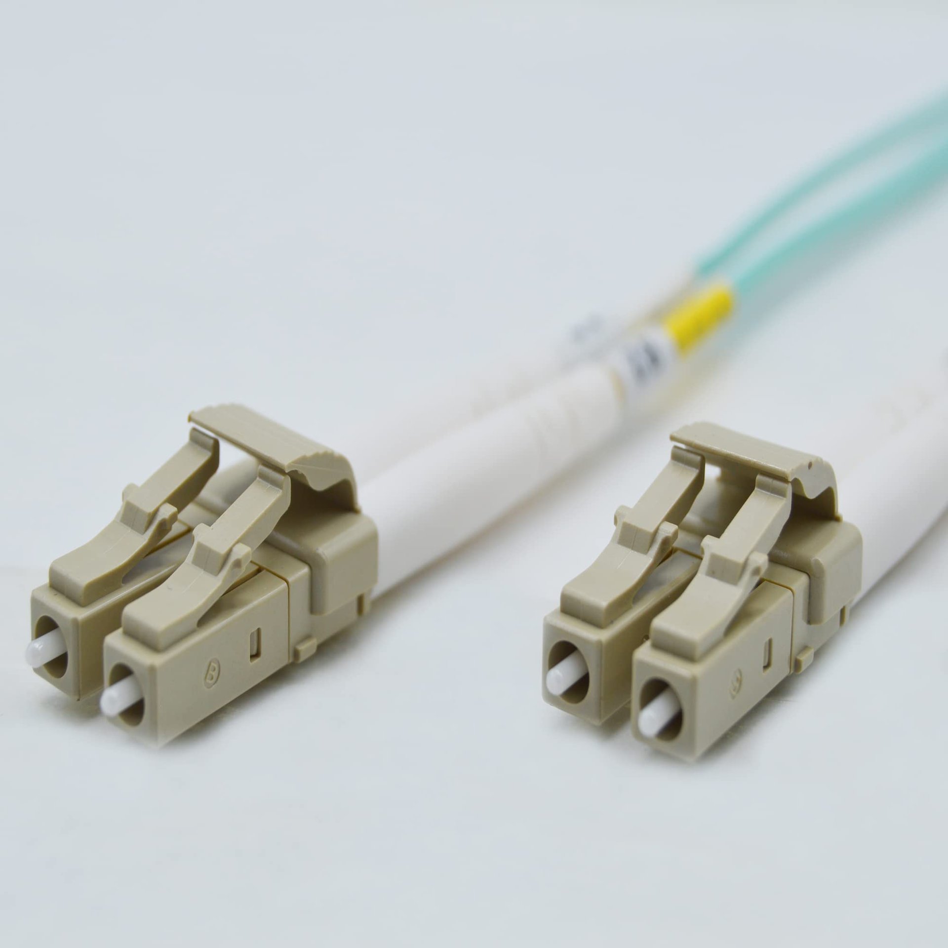 Cable de fibra LC-LC OM4 25 m (FCD)