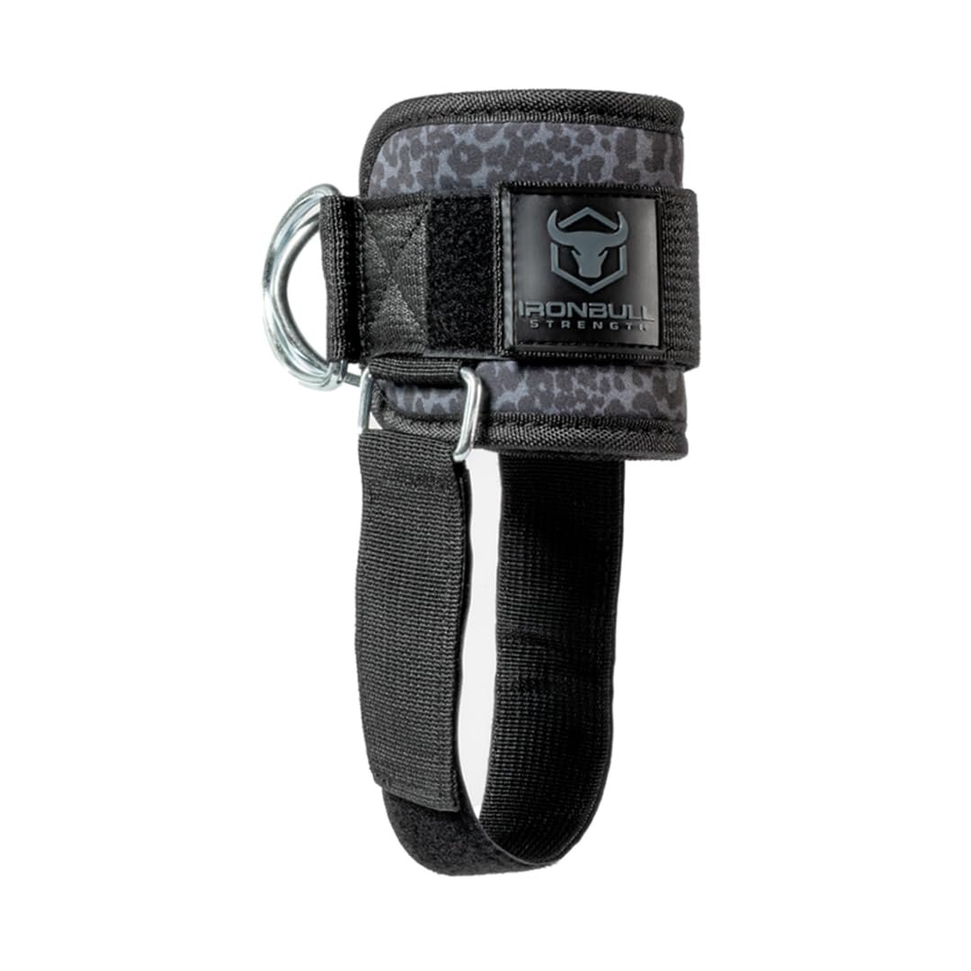 Correa para tobillo de patada de mujeres para máquinas de cables y bandas de resistencia: Accesorio de manguito para gimnasio y entrenamiento en casa para extensiones de piernas, patadas, abductores de cadera - Ejercicios para glúteos (Individual, Leopardo Negro)